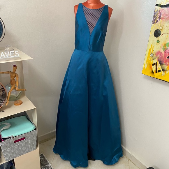 Monique Lhuillier Dresses & Skirts - MONIQUE LHUILLIER emerald blue A line classic ball gown 👑